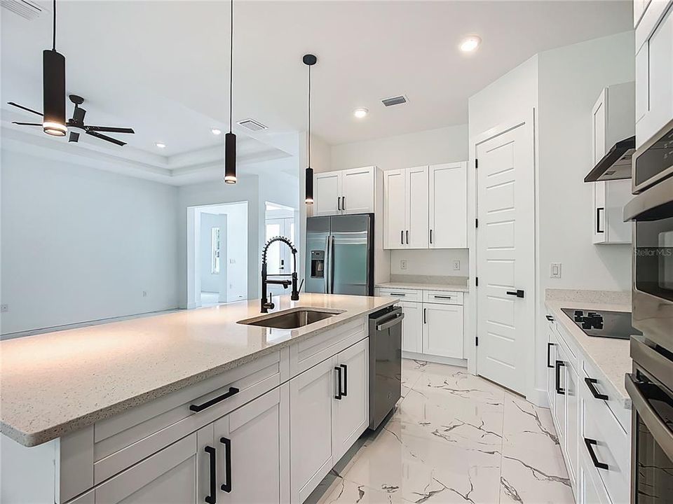 En Venta: $799,999 (4 camas, 3 baños, 2607 Pies cuadrados)