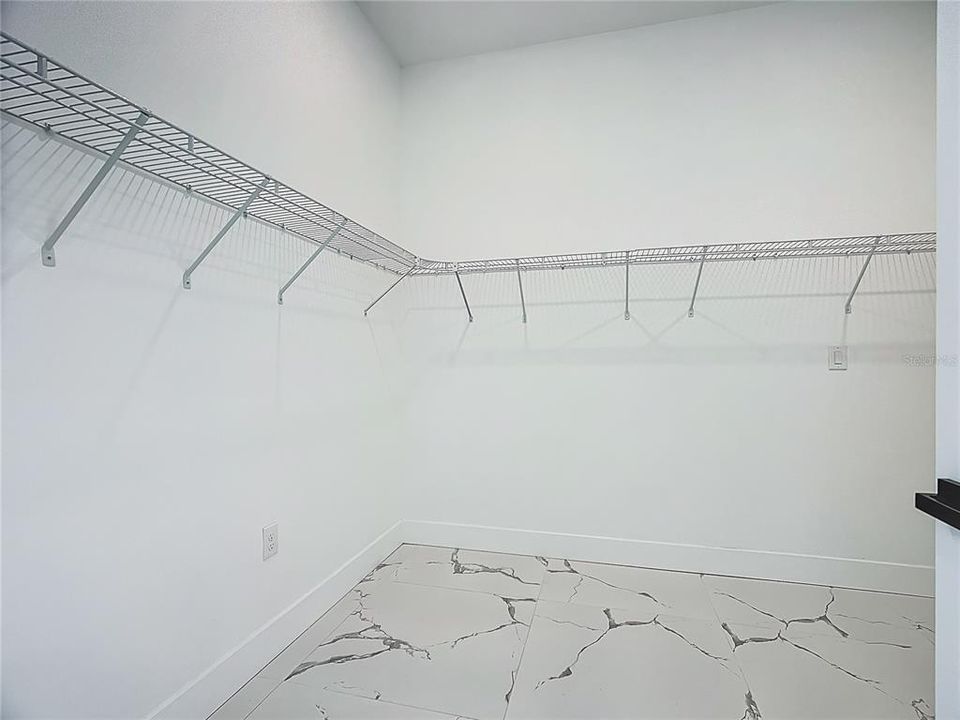 En Venta: $799,999 (4 camas, 3 baños, 2607 Pies cuadrados)