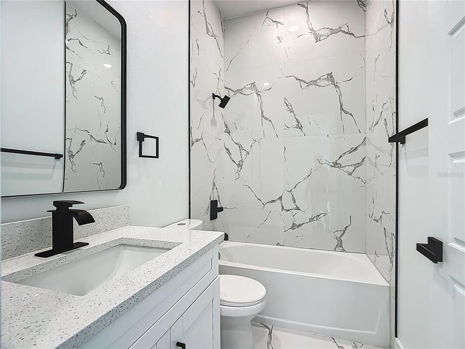 En Venta: $799,999 (4 camas, 3 baños, 2607 Pies cuadrados)