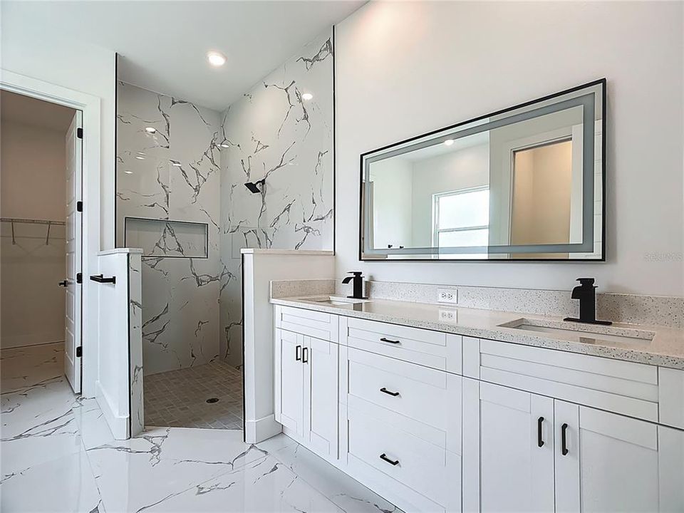 En Venta: $799,999 (4 camas, 3 baños, 2607 Pies cuadrados)