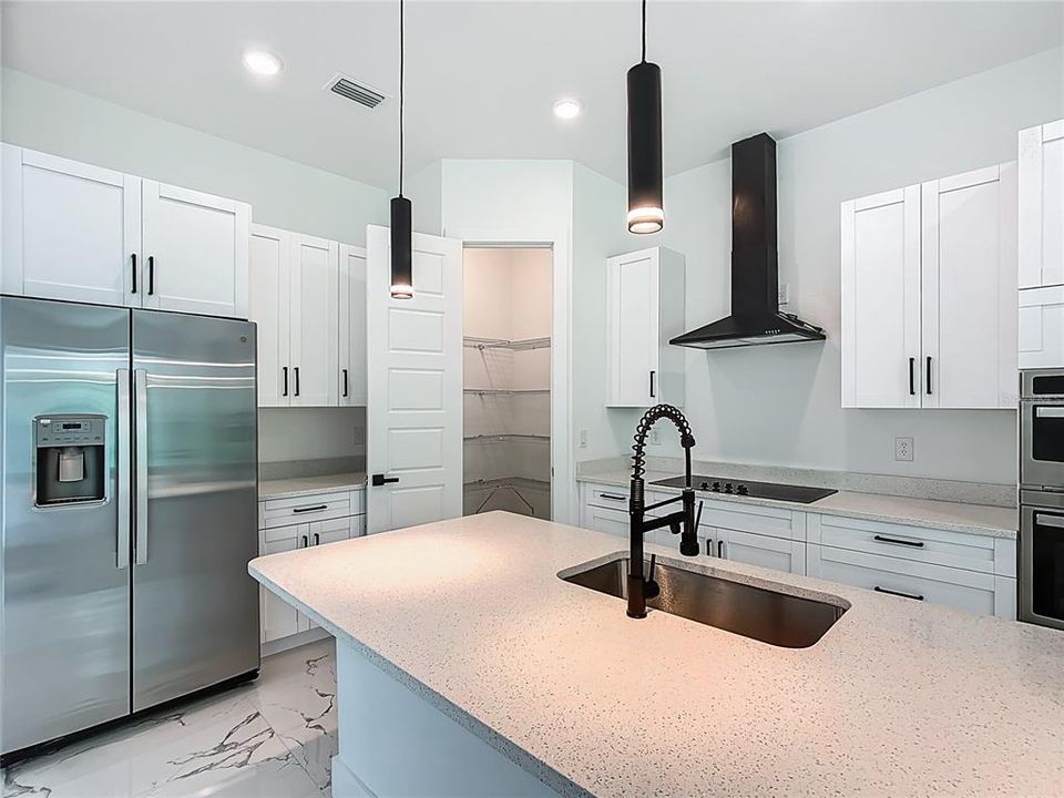 En Venta: $799,999 (4 camas, 3 baños, 2607 Pies cuadrados)