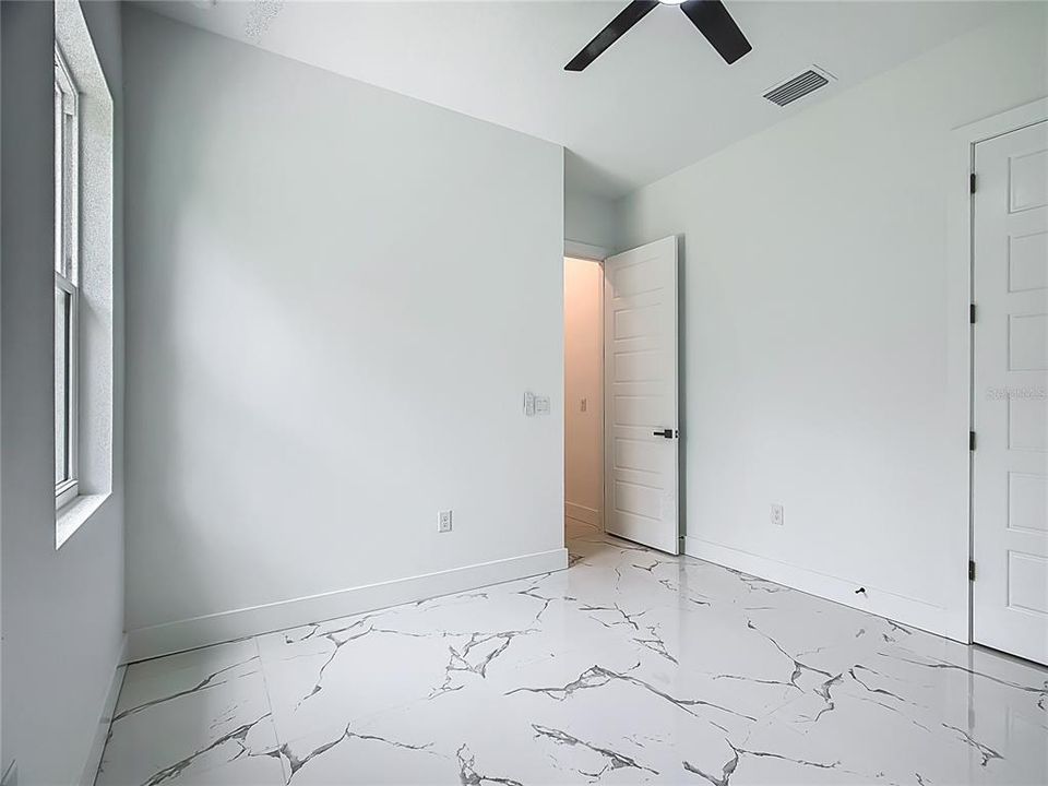 En Venta: $799,999 (4 camas, 3 baños, 2607 Pies cuadrados)