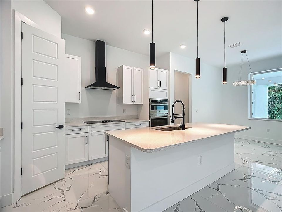 En Venta: $799,999 (4 camas, 3 baños, 2607 Pies cuadrados)