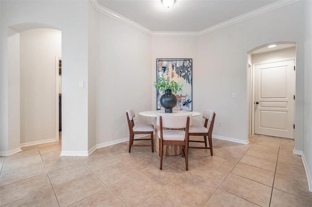 Под контрактом: $1,230,000 (4 спален, 3 ванн, 3472 Квадратных фут)