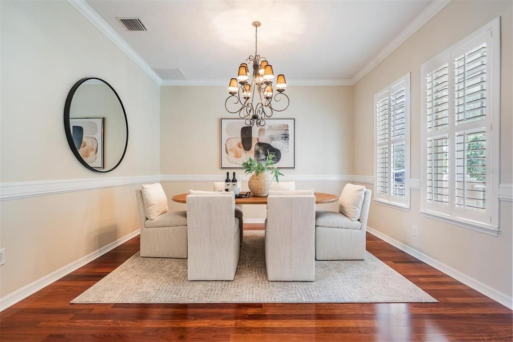 Под контрактом: $1,230,000 (4 спален, 3 ванн, 3472 Квадратных фут)