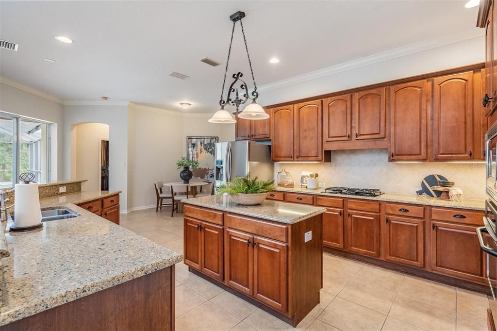 Под контрактом: $1,230,000 (4 спален, 3 ванн, 3472 Квадратных фут)