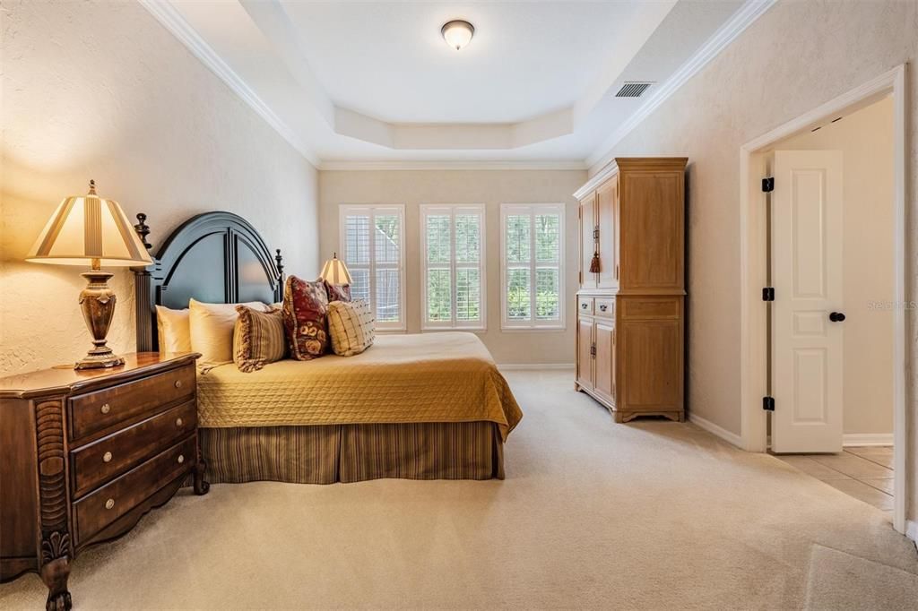 Под контрактом: $1,230,000 (4 спален, 3 ванн, 3472 Квадратных фут)