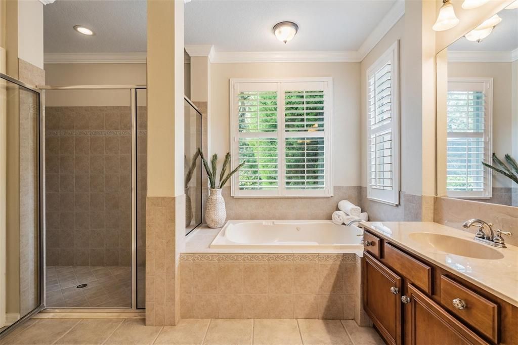 Под контрактом: $1,230,000 (4 спален, 3 ванн, 3472 Квадратных фут)