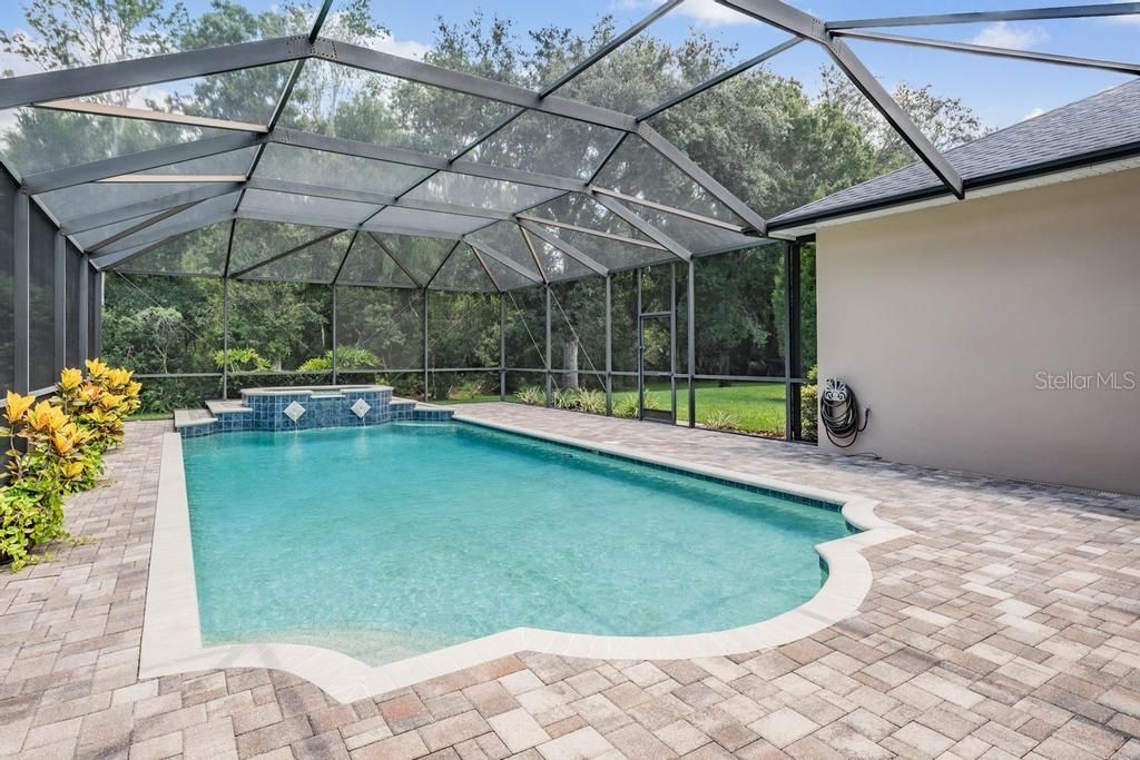 Под контрактом: $1,230,000 (4 спален, 3 ванн, 3472 Квадратных фут)