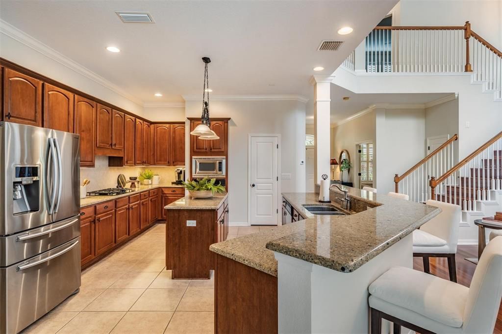 Под контрактом: $1,230,000 (4 спален, 3 ванн, 3472 Квадратных фут)