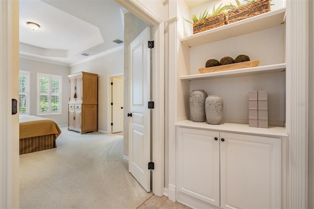 Под контрактом: $1,230,000 (4 спален, 3 ванн, 3472 Квадратных фут)