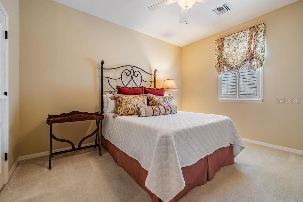 Под контрактом: $1,230,000 (4 спален, 3 ванн, 3472 Квадратных фут)