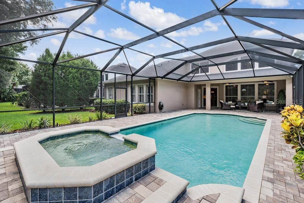 Под контрактом: $1,230,000 (4 спален, 3 ванн, 3472 Квадратных фут)