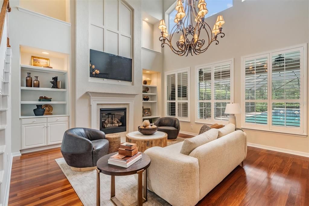 Под контрактом: $1,230,000 (4 спален, 3 ванн, 3472 Квадратных фут)