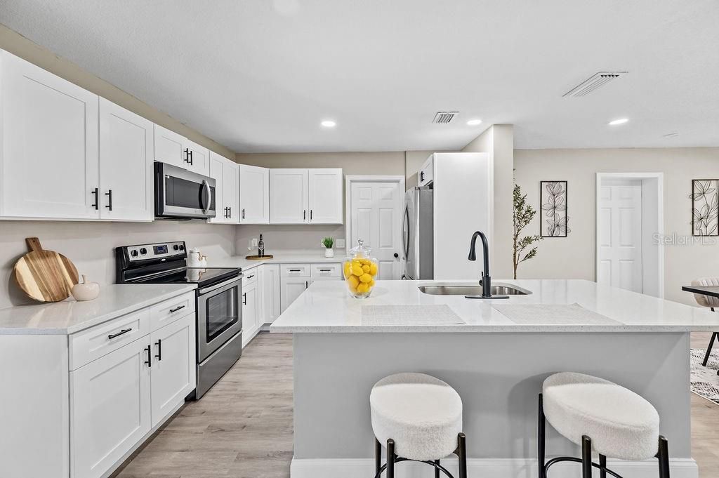 待售: $329,900 (4 贝兹, 2 浴室, 1663 平方英尺)