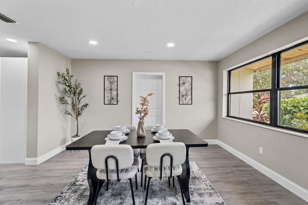 待售: $329,900 (4 贝兹, 2 浴室, 1663 平方英尺)