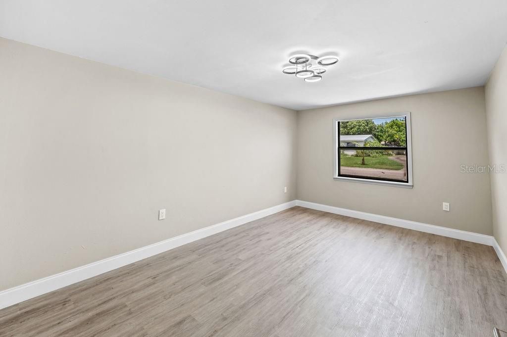 待售: $329,900 (4 贝兹, 2 浴室, 1663 平方英尺)