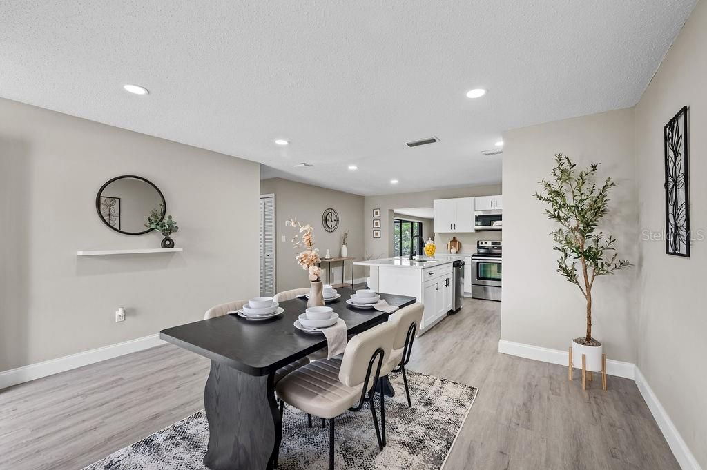 待售: $329,900 (4 贝兹, 2 浴室, 1663 平方英尺)