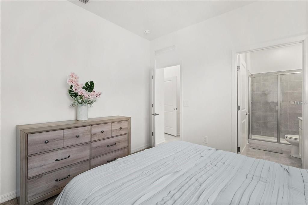 For Rent: $1,395 (1 beds, 1 baths, 800 Square Feet)