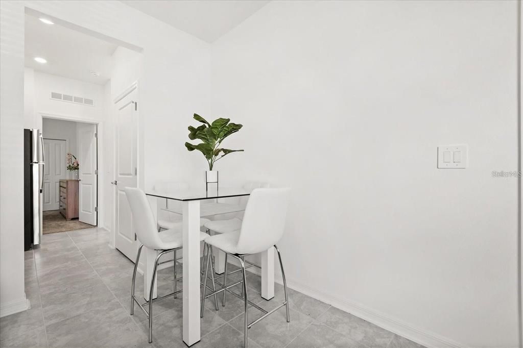 For Rent: $1,395 (1 beds, 1 baths, 800 Square Feet)