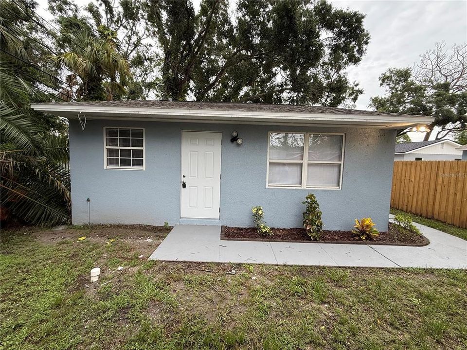 最近租的: $1,700 (1 贝兹, 1 浴室, 800 平方英尺)