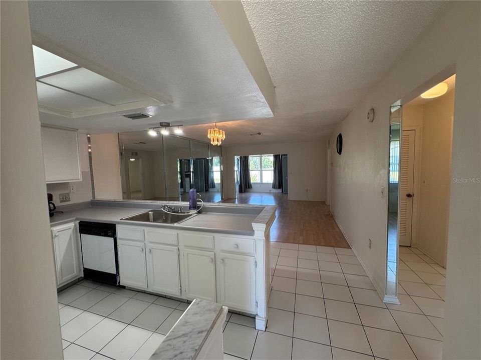 Activo con contrato: $1,700 (2 camas, 2 baños, 1030 Pies cuadrados)