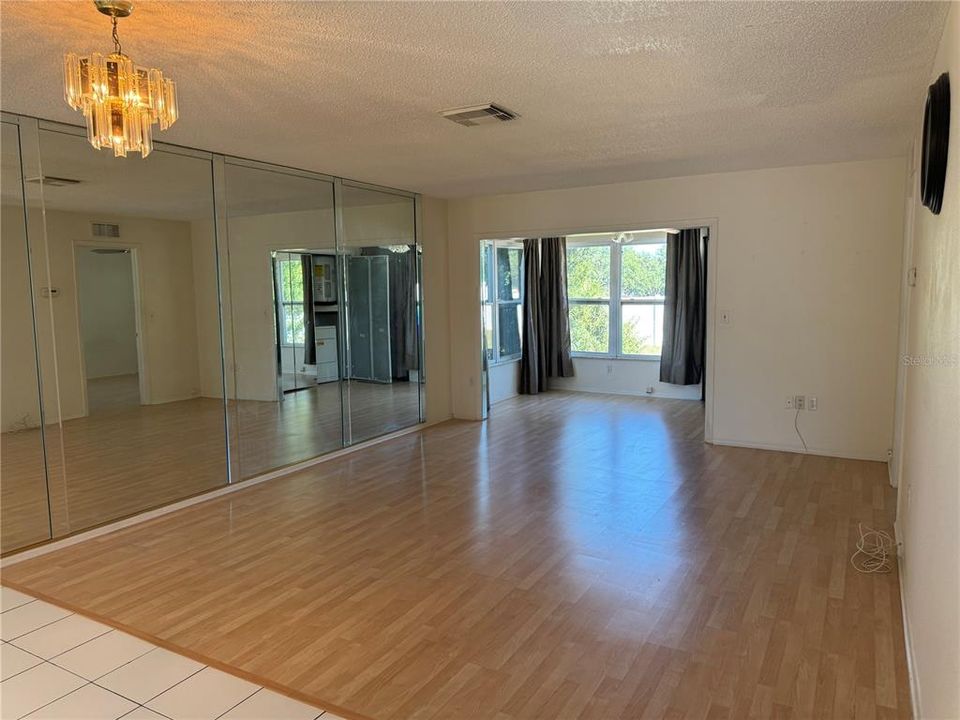 Activo con contrato: $1,700 (2 camas, 2 baños, 1030 Pies cuadrados)