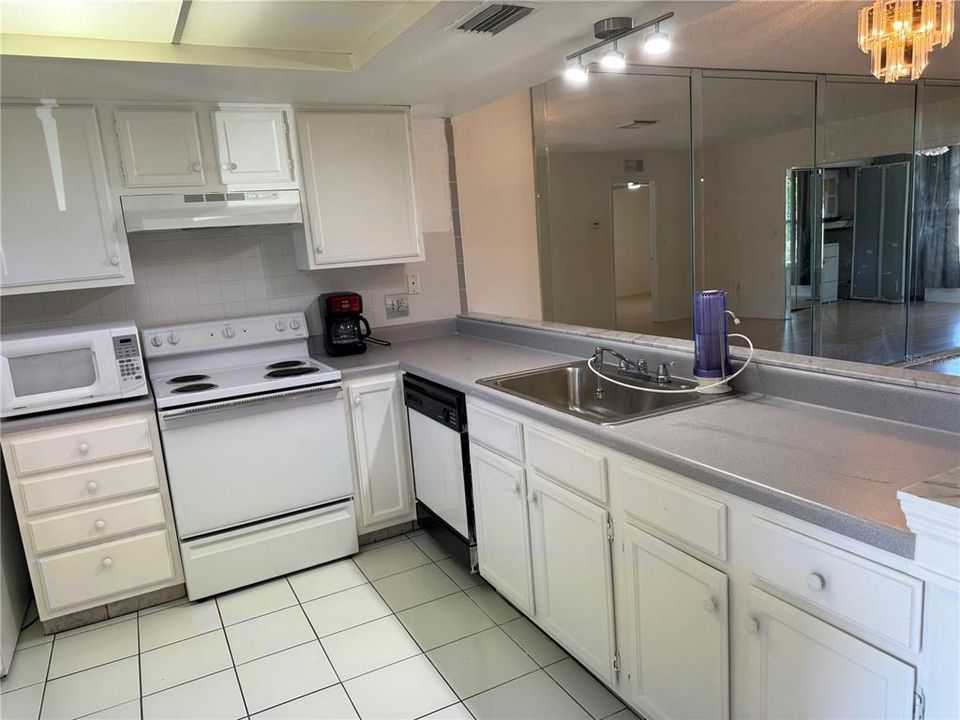 Activo con contrato: $1,700 (2 camas, 2 baños, 1030 Pies cuadrados)