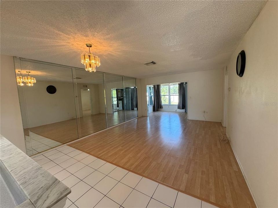 Activo con contrato: $1,700 (2 camas, 2 baños, 1030 Pies cuadrados)