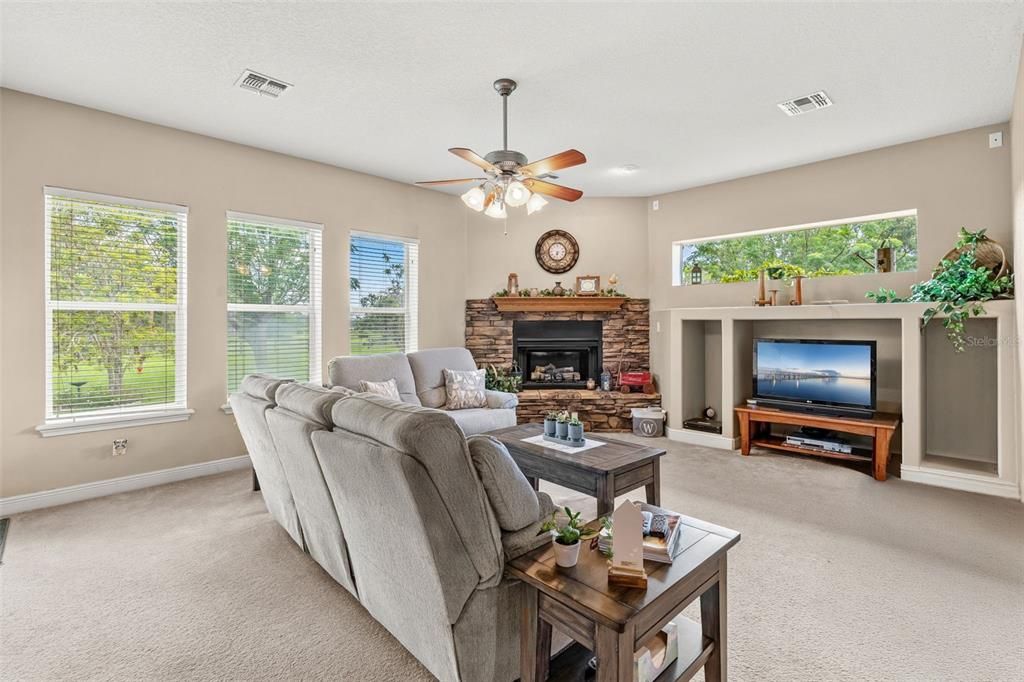 For Sale: $949,900 (4 beds, 3 baths, 2777 Square Feet)