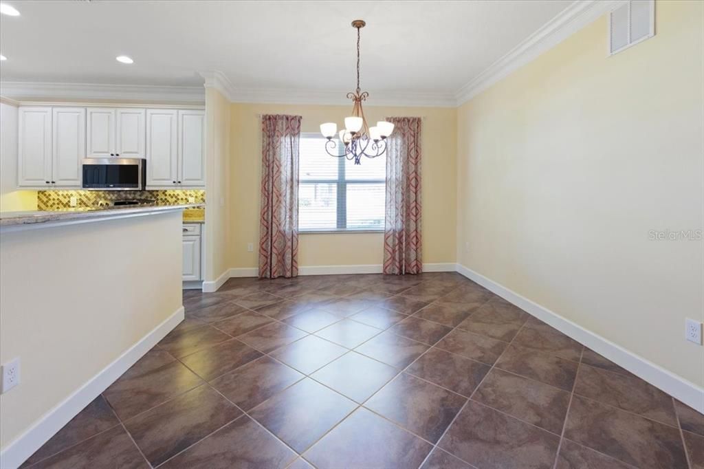 En Venta: $499,900 (3 camas, 2 baños, 2560 Pies cuadrados)