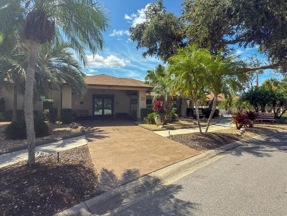 En Venta: $499,900 (3 camas, 2 baños, 2560 Pies cuadrados)