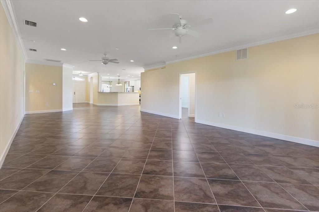 En Venta: $499,900 (3 camas, 2 baños, 2560 Pies cuadrados)