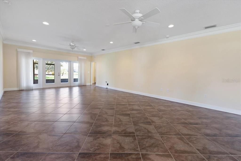 En Venta: $499,900 (3 camas, 2 baños, 2560 Pies cuadrados)