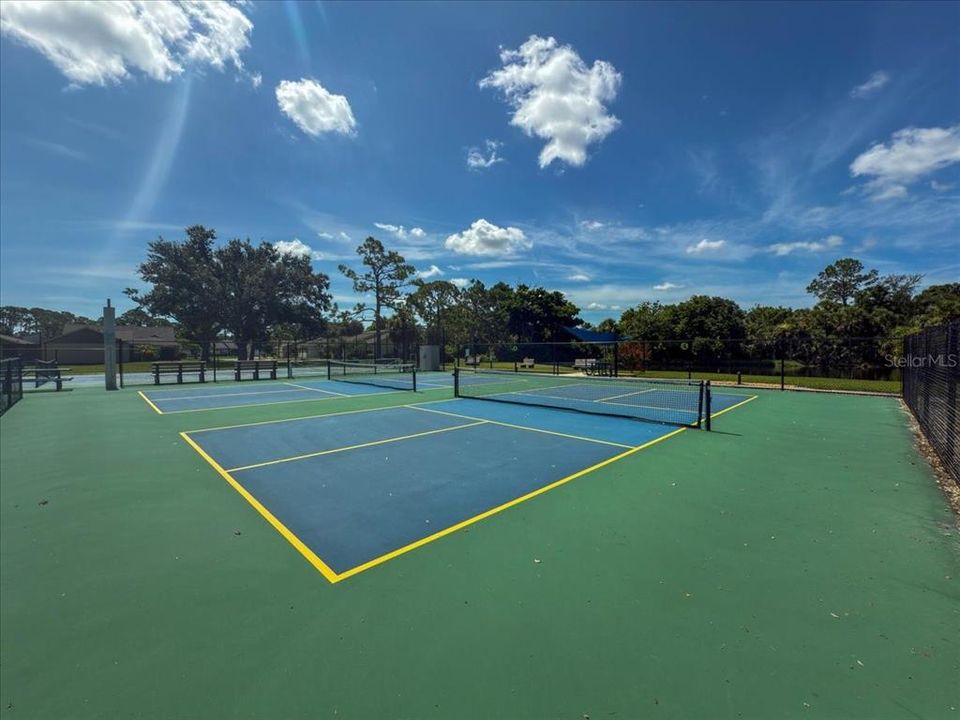 En Venta: $499,900 (3 camas, 2 baños, 2560 Pies cuadrados)