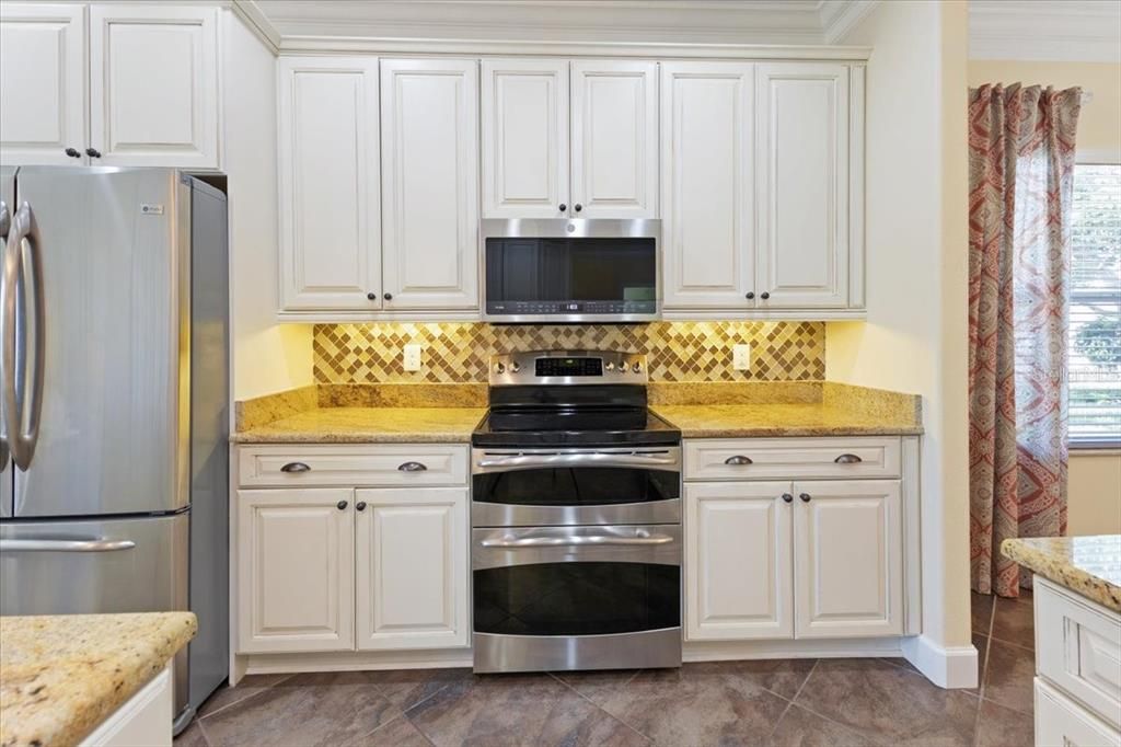 En Venta: $499,900 (3 camas, 2 baños, 2560 Pies cuadrados)