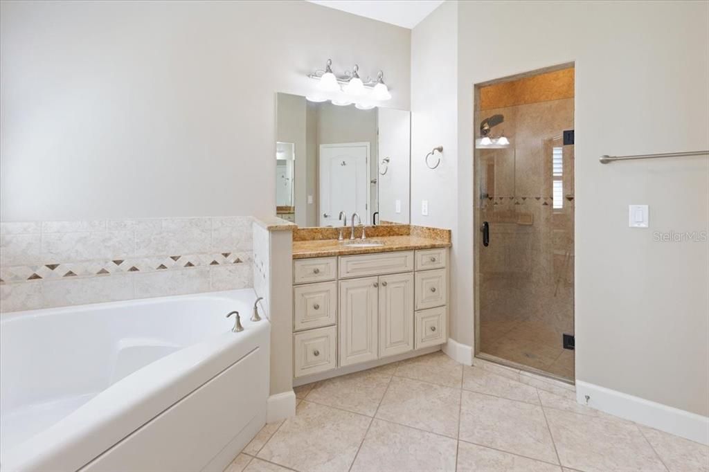 En Venta: $499,900 (3 camas, 2 baños, 2560 Pies cuadrados)