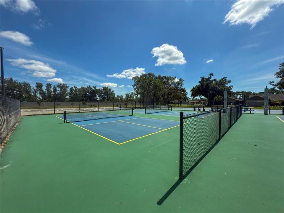 En Venta: $499,900 (3 camas, 2 baños, 2560 Pies cuadrados)