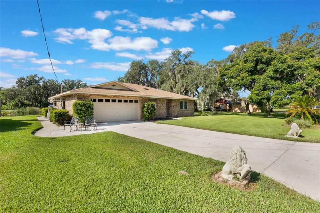 Active With Contract: $412,500 (3 beds, 2 baths, 2089 Square Feet)