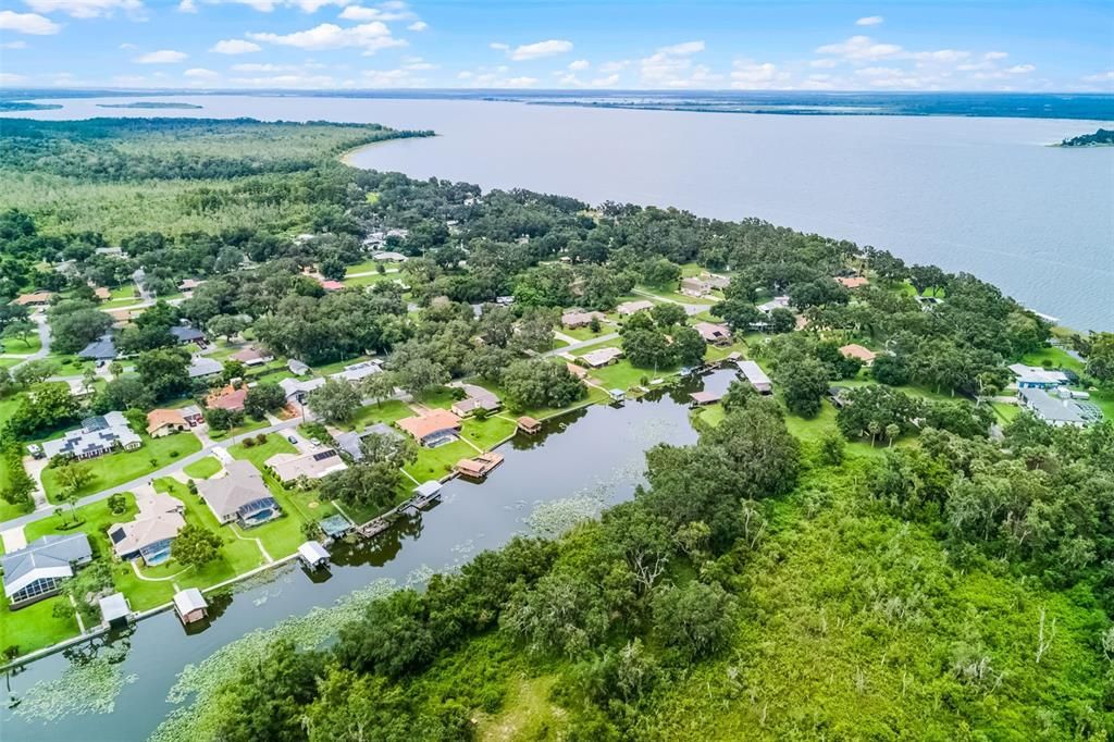 Active With Contract: $412,500 (3 beds, 2 baths, 2089 Square Feet)