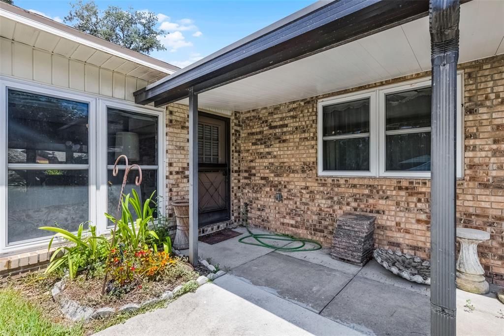 Active With Contract: $412,500 (3 beds, 2 baths, 2089 Square Feet)