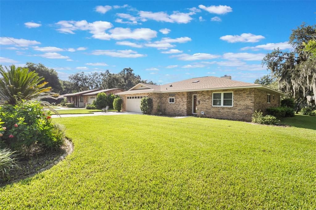 Active With Contract: $412,500 (3 beds, 2 baths, 2089 Square Feet)