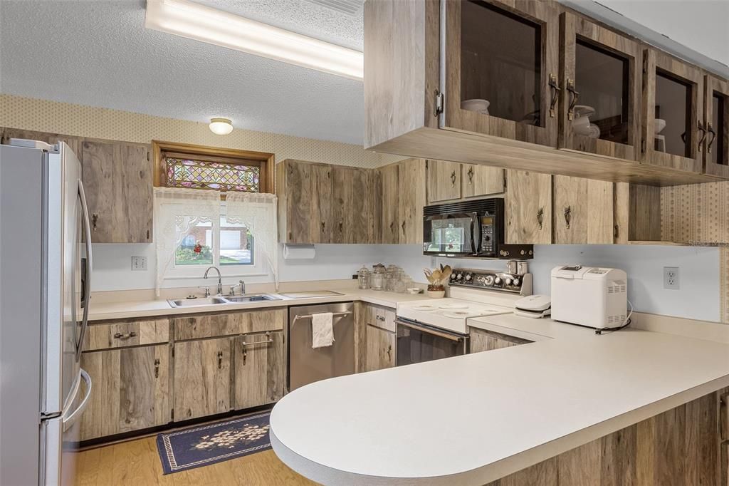 Active With Contract: $412,500 (3 beds, 2 baths, 2089 Square Feet)