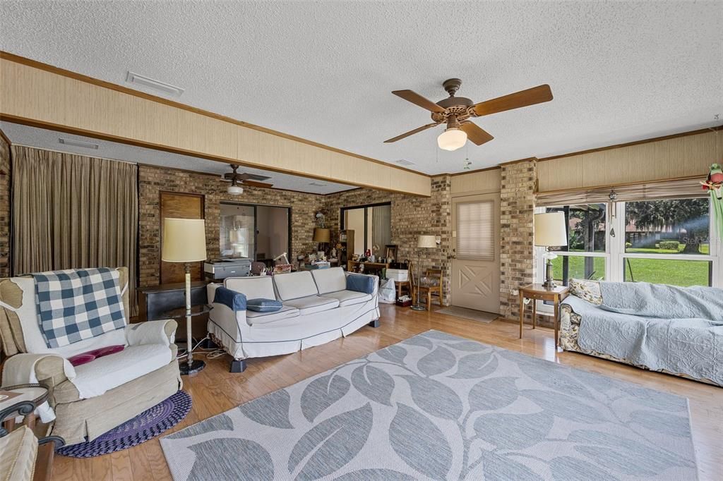 Active With Contract: $412,500 (3 beds, 2 baths, 2089 Square Feet)