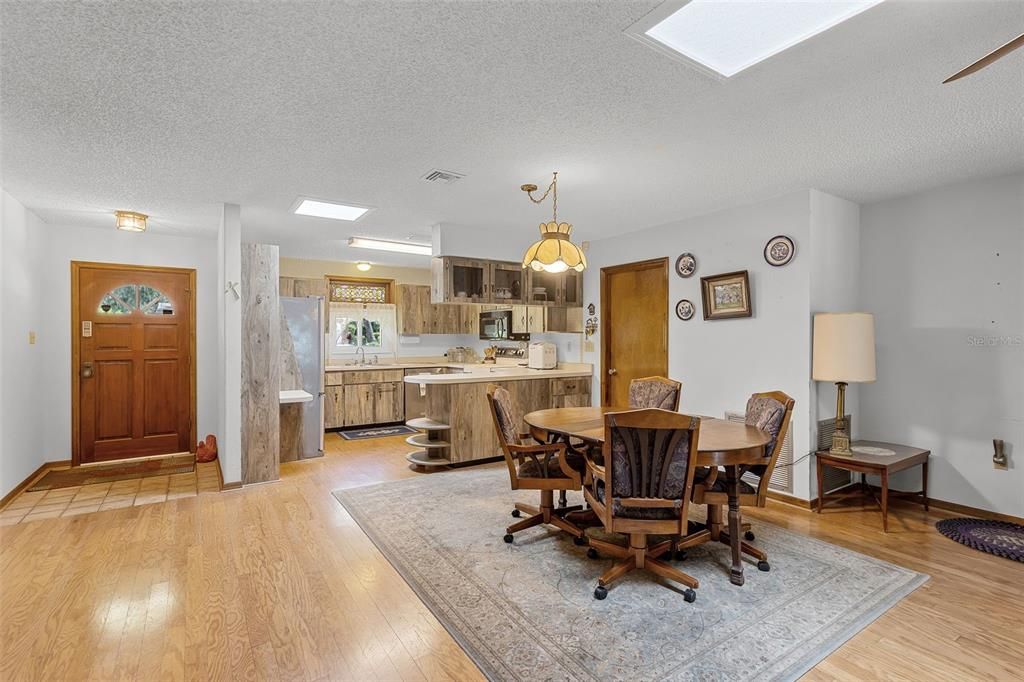 Active With Contract: $412,500 (3 beds, 2 baths, 2089 Square Feet)