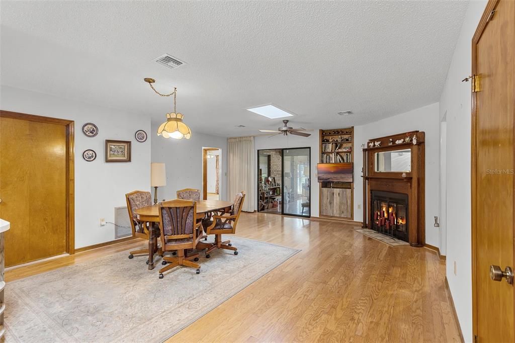 Active With Contract: $412,500 (3 beds, 2 baths, 2089 Square Feet)