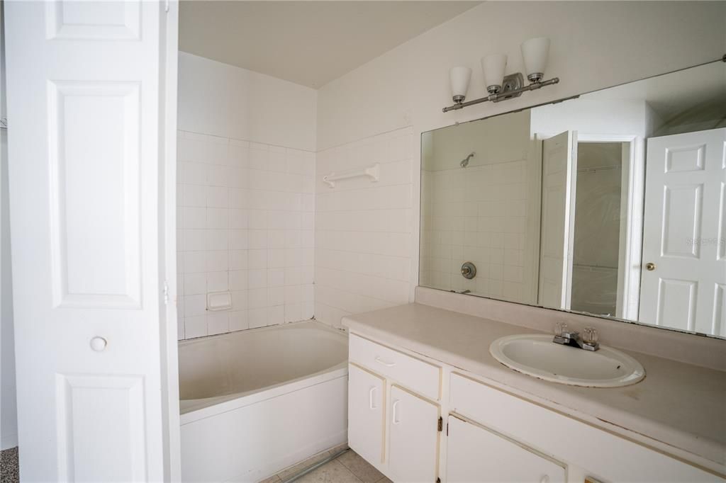 For Rent: $1,600 (2 beds, 2 baths, 1044 Square Feet)