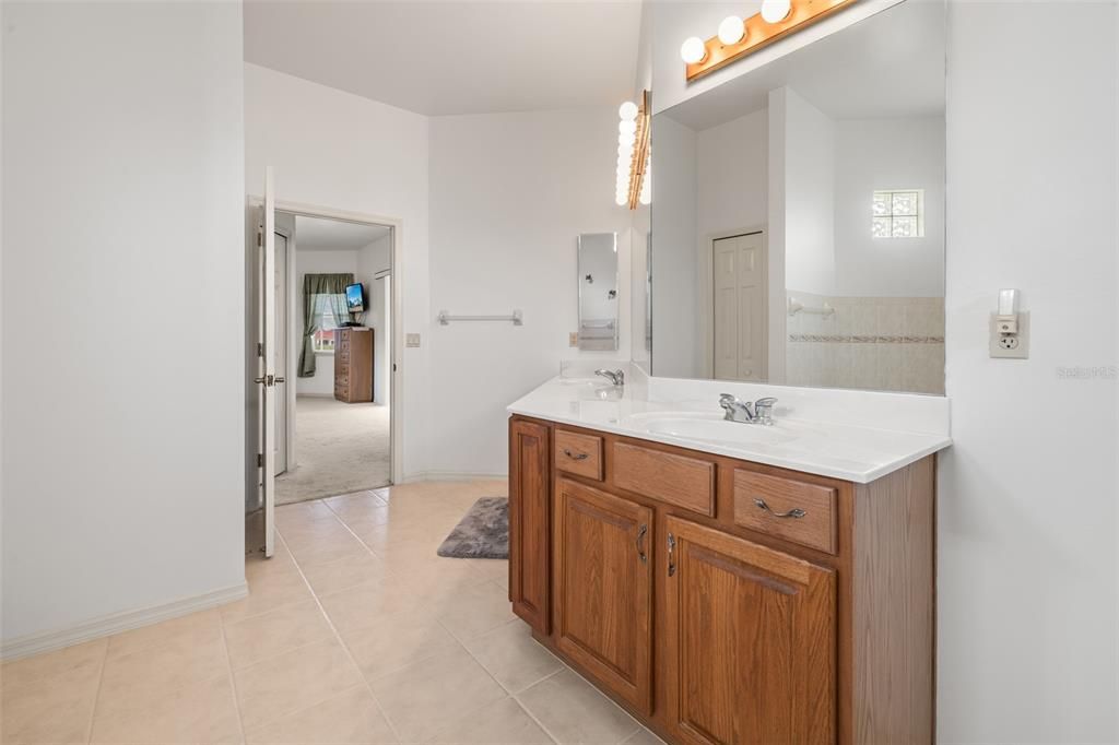 For Sale: $1,100,000 (5 beds, 3 baths, 3617 Square Feet)