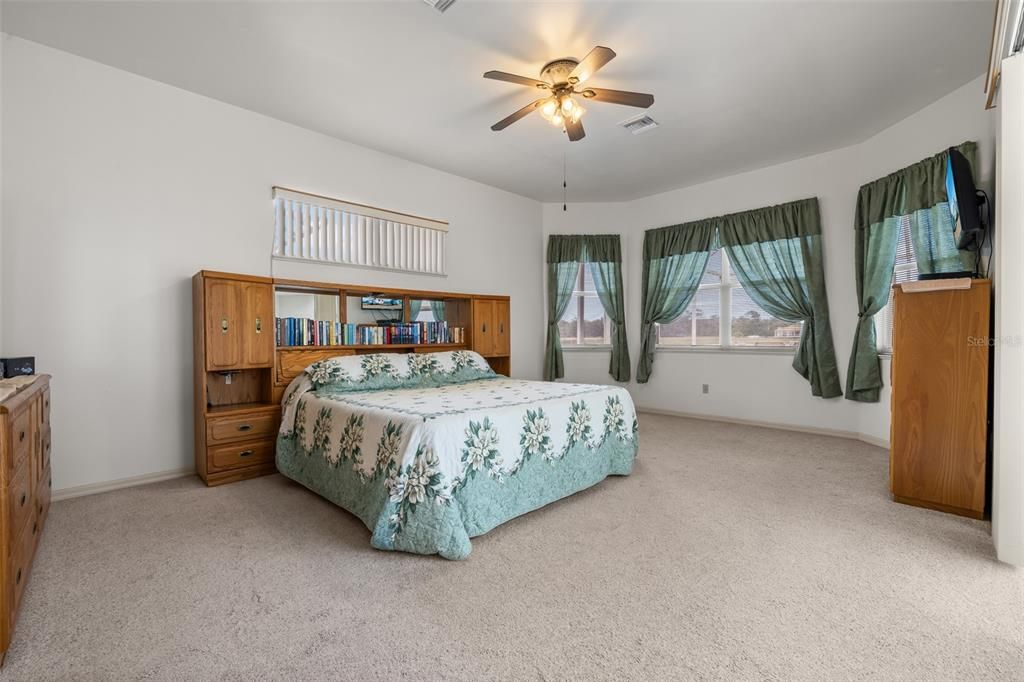 For Sale: $1,100,000 (5 beds, 3 baths, 3617 Square Feet)