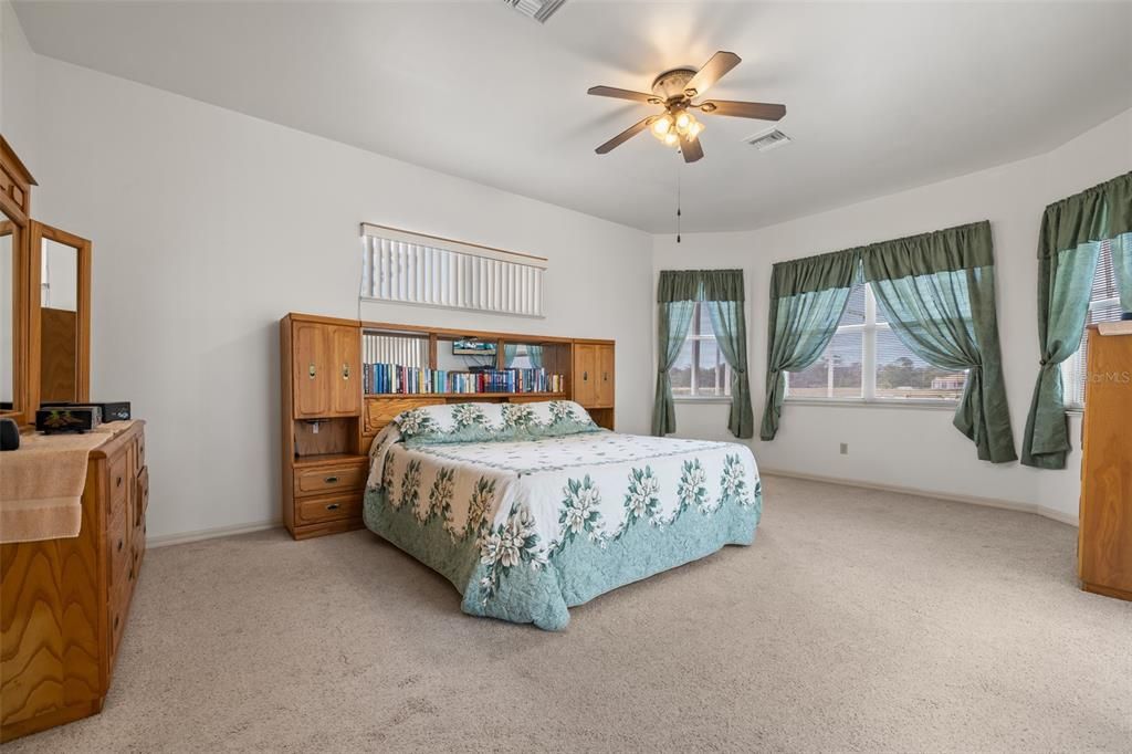 For Sale: $1,100,000 (5 beds, 3 baths, 3617 Square Feet)